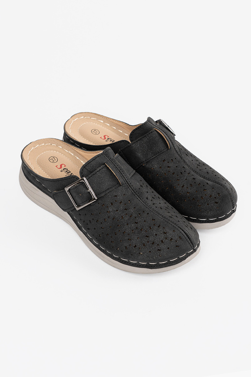 Šľapky so zatvorenými prstami a... Šľapky so zatvorenými prstami a...