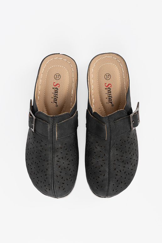 Šľapky so zatvorenými prstami a... Šľapky so zatvorenými prstami a...