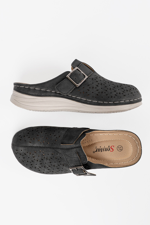 Šľapky so zatvorenými prstami a... Šľapky so zatvorenými prstami a...