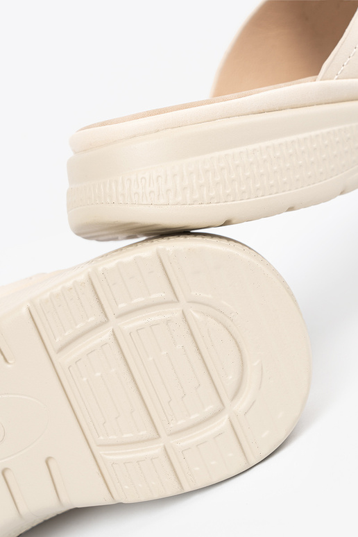 Šľapky s platformou slonovinovej farby