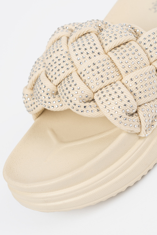 Šľapky s kryštálmi jasne pieskovej farby Šľapky s kryštálmi jasne pieskovej farby