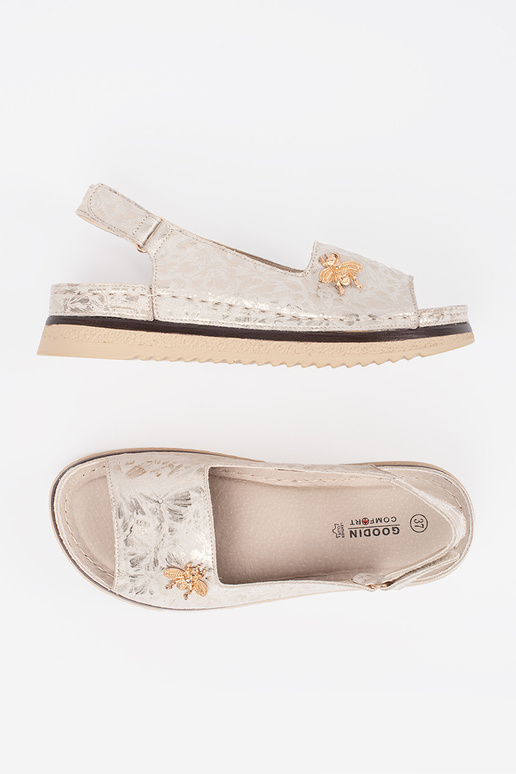 Slonovinové sandále s platformou a... Slonovinové sandále s platformou a...