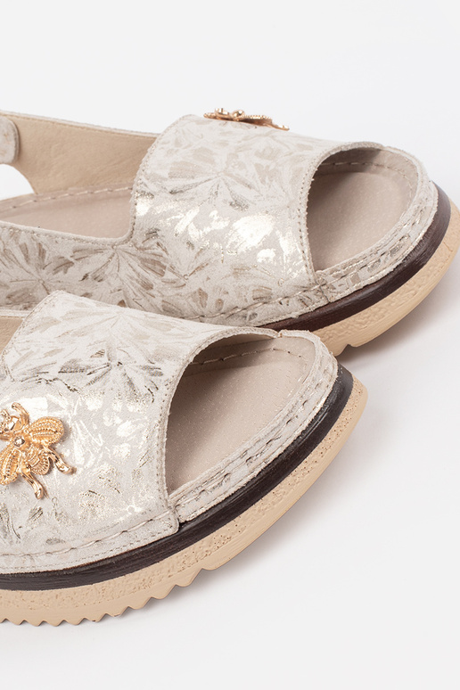 Slonovinové sandále s platformou a... Slonovinové sandále s platformou a...