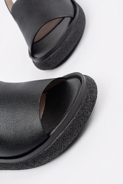 čierne pohodlné sandály pre ženy