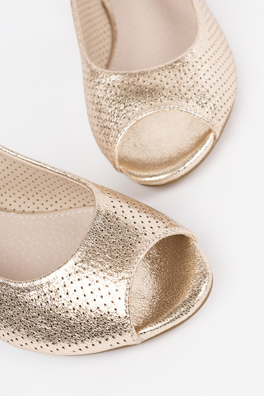 Zlaté čipkované dámske sandále na... Zlaté čipkované dámske sandále na...