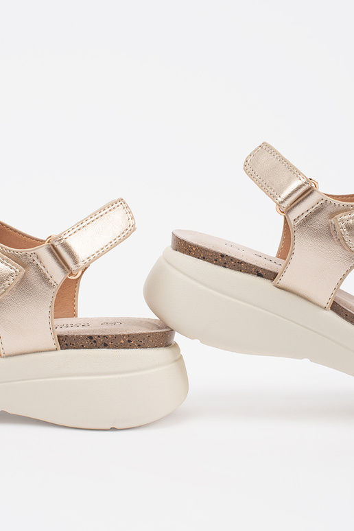 Pohodlné sandále dámske zlaté Pohodlné sandále dámske zlaté