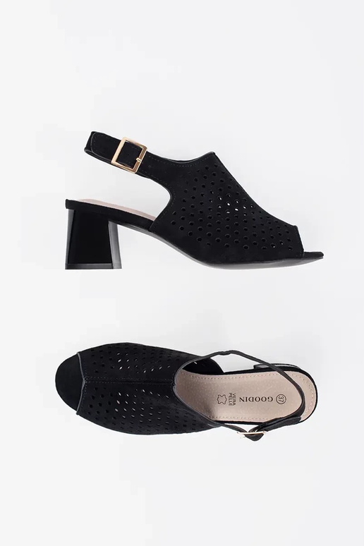 čierne sandály na vysokých podpätkoch... čierne sandály na vysokých podpätkoch...