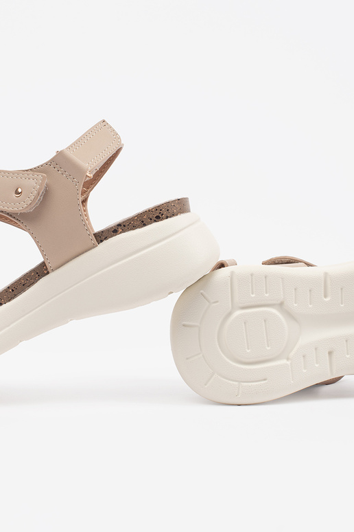 Pohodlné sandále dámske pieskovej farby