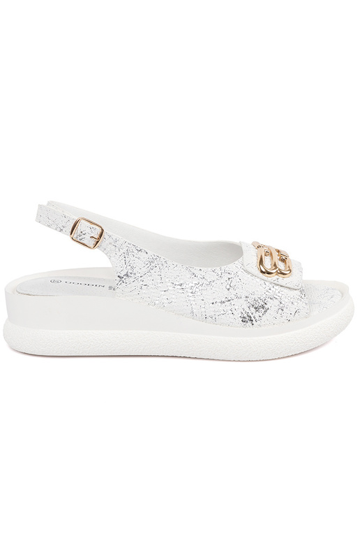 Biele sandále s dekoráciami Biele sandále s dekoráciami