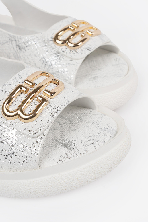 Biele sandále s dekoráciami Biele sandále s dekoráciami