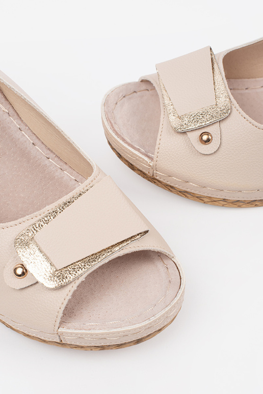 Slonovinové sandále na nízkom...