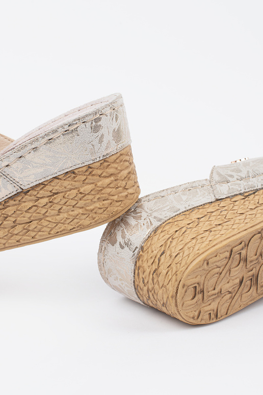 slonovinové šľapky na klinovom...