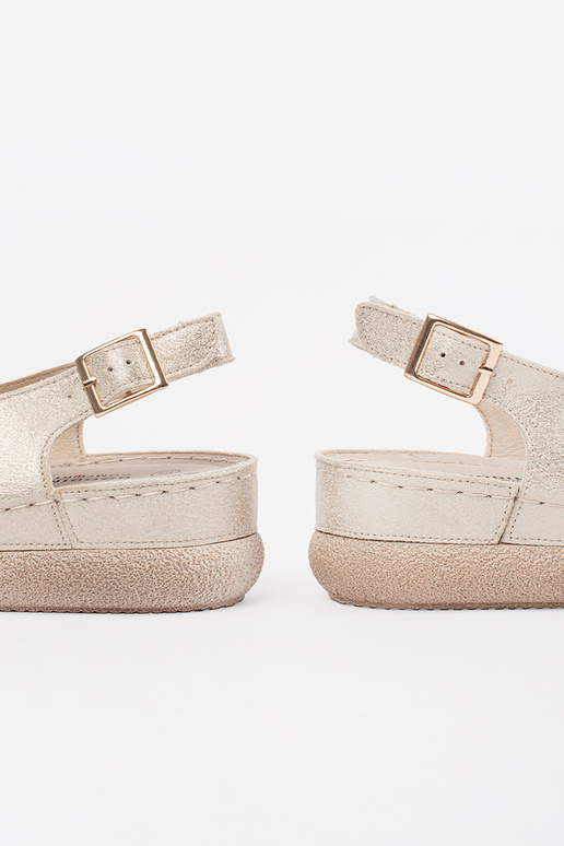 Zlaté sandále so koženou vložkou Zlaté sandále so koženou vložkou