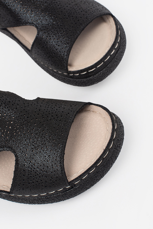 čierne sandále na svetlej platforme čierne sandále na svetlej platforme