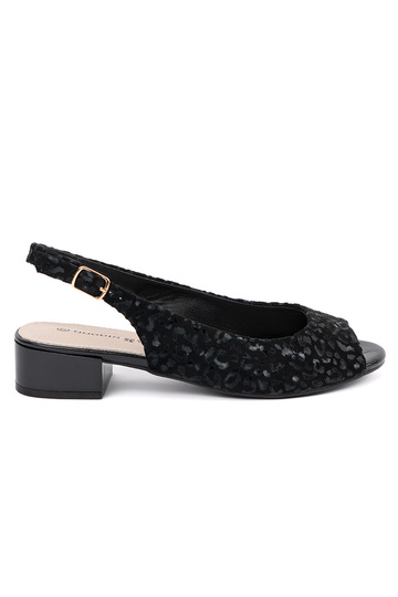 Čierne sandále na nízkom...