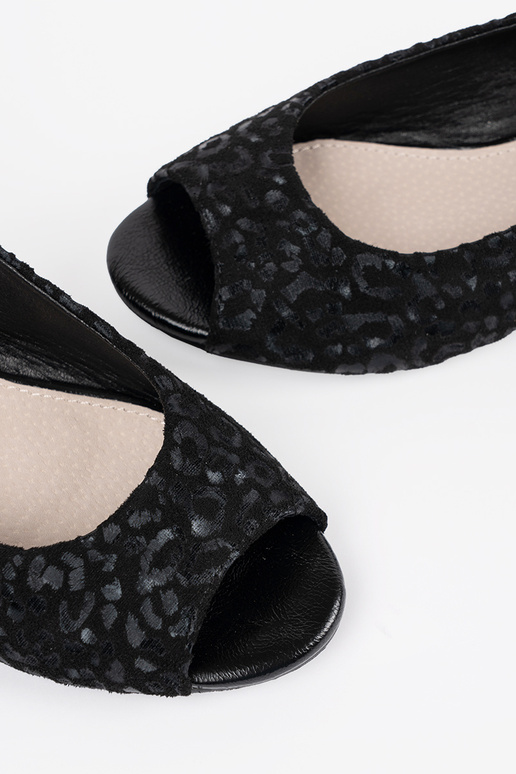 Čierne sandále na nízkom podpätku s...