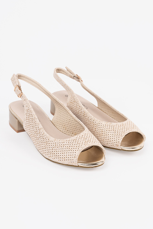 Slonovinové sandále s otvoreným... Slonovinové sandále s otvoreným...