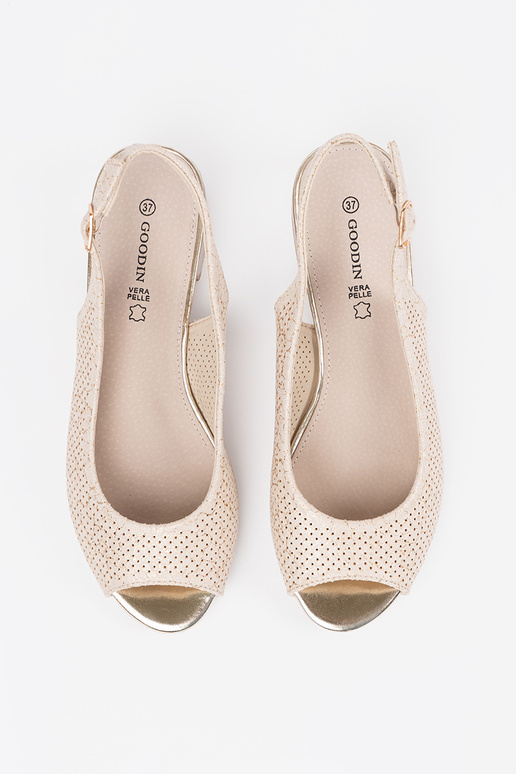 Slonovinové sandále s otvoreným... Slonovinové sandále s otvoreným...