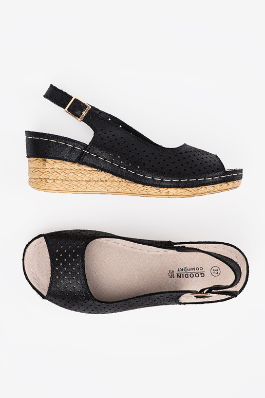 Čierne perforované sandále