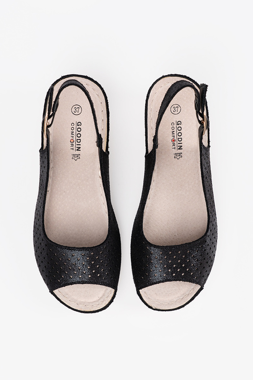 Čierne perforované sandále