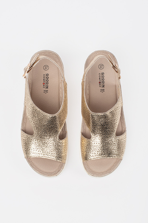 zlaté sandále na svetlej platforme zlaté sandále na svetlej platforme