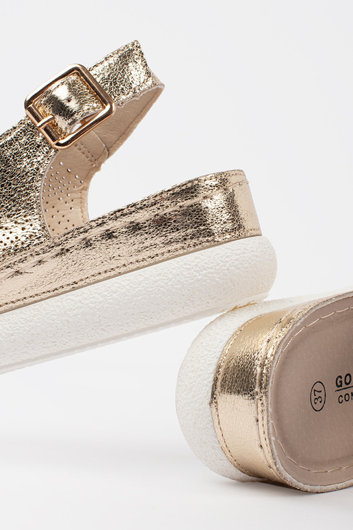 zlaté sandále na svetlej platforme zlaté sandále na svetlej platforme