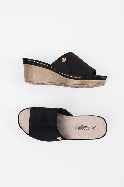 čierne dámske šľapky na klinovom...