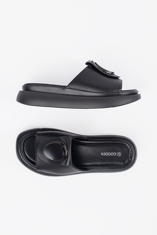 Čierne pohodlné šľapky s platformou