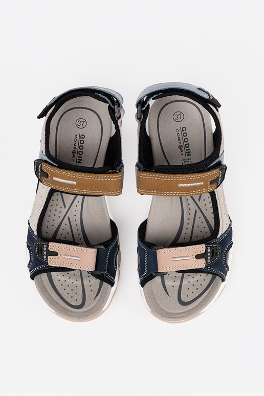 Rôzne farebné športové sandále Rôzne farebné športové sandále