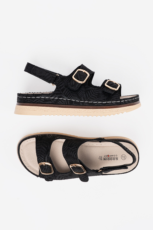 Čierne sandále so zlatými prvkami Čierne sandále so zlatými prvkami