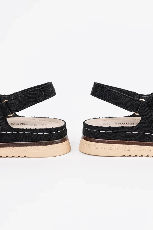 Čierne sandále so zlatými prvkami Čierne sandále so zlatými prvkami