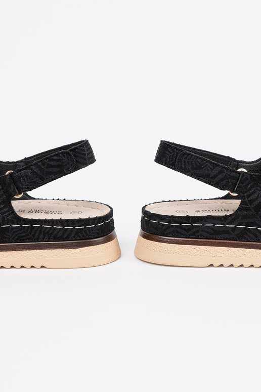 Čierne sandále so zlatými prvkami Čierne sandále so zlatými prvkami