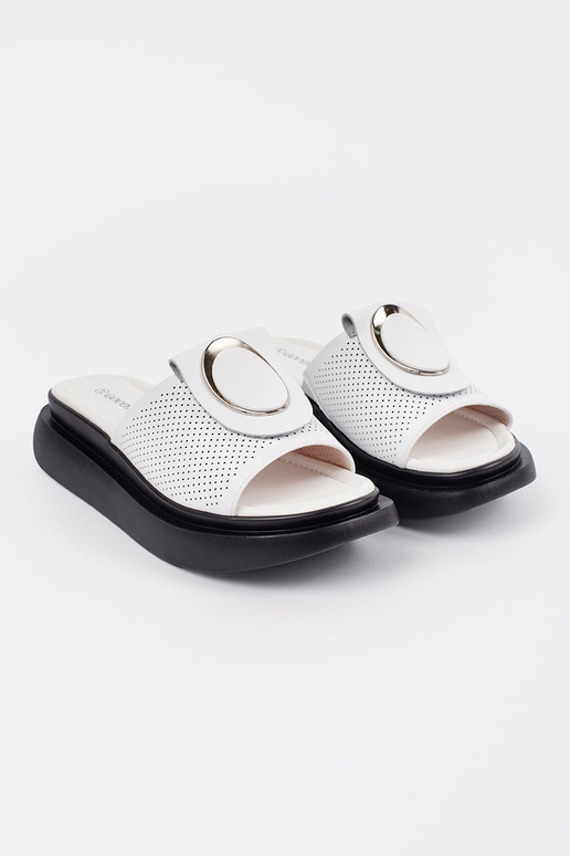 Bielo-čierne pohodlné šľapky s...