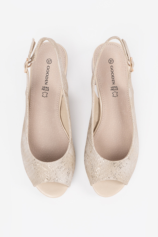 Pieskové dámske sandále na nízkom opätku