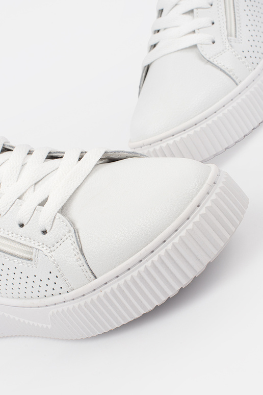 biele sneakers modelu s platformou...