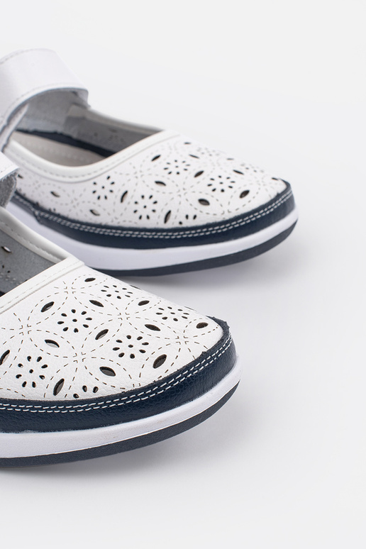 dámske sandále s perforovaným...