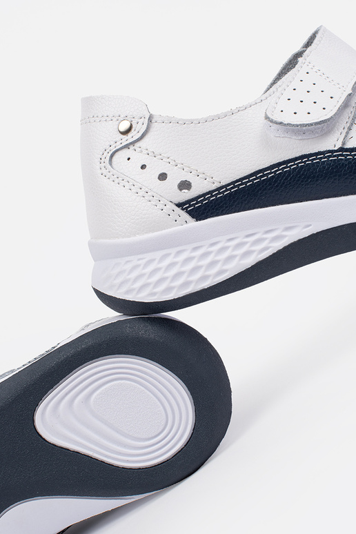 dámske sandále s perforovaným...