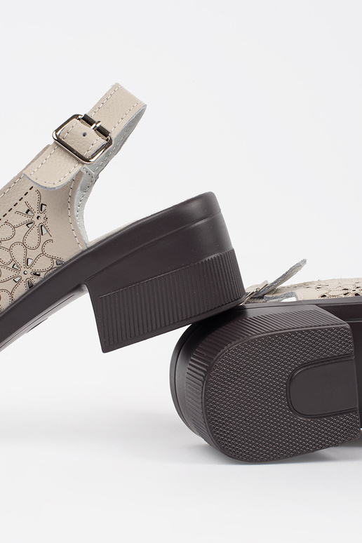 pieskové sandále s perforovaným...