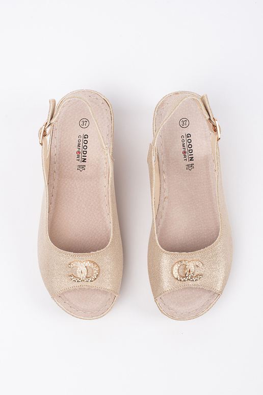 slonovinové sandále na klinovom... slonovinové sandále na klinovom...