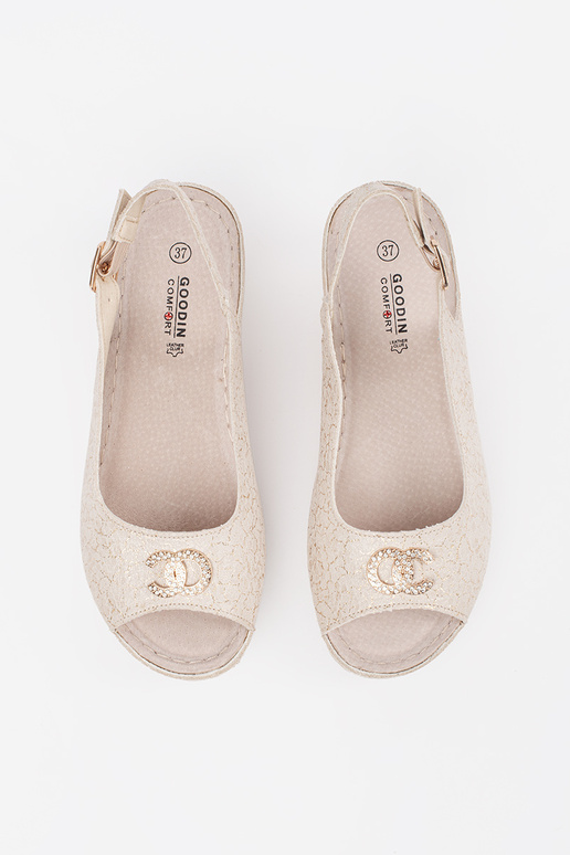 pieskové sandále na klinovom podpätku...