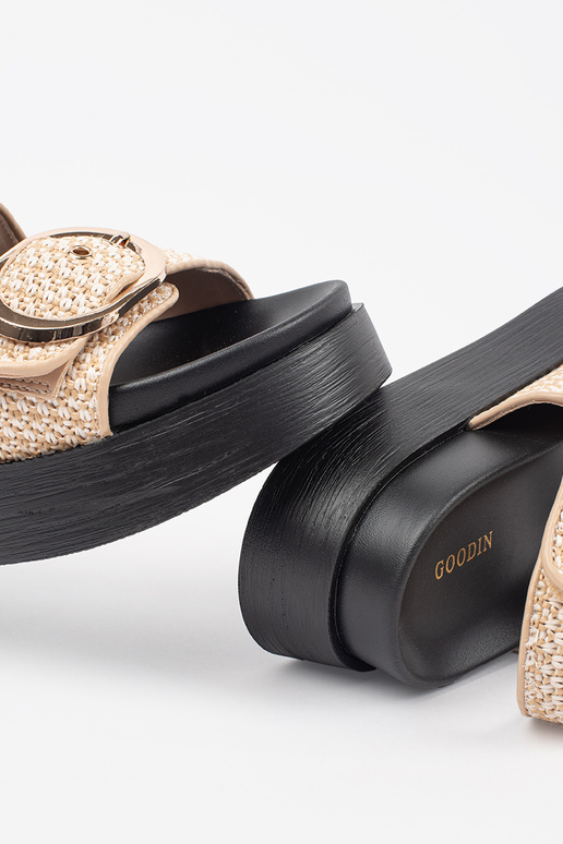 sandalové topánky s platformou v...