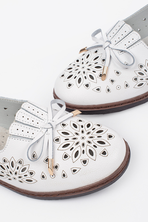 pieskové perforované mokasíny