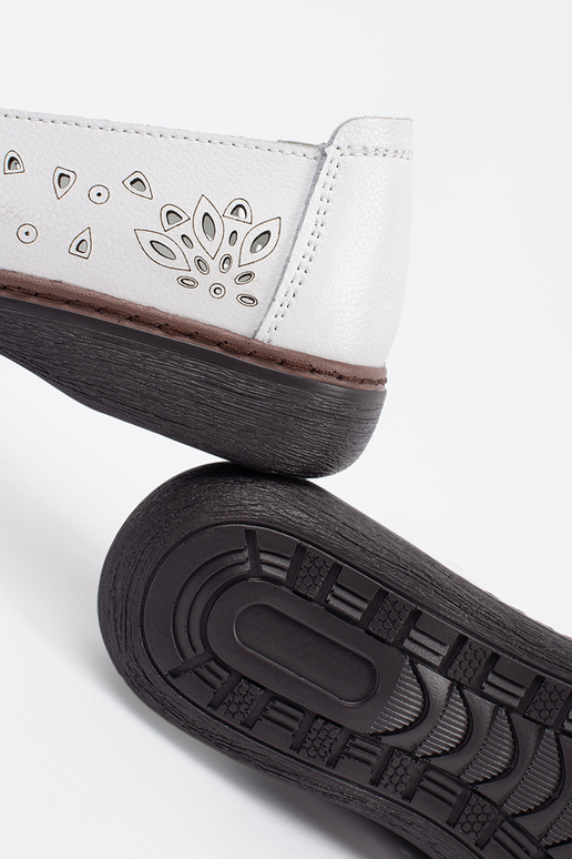 pieskové perforované mokasíny