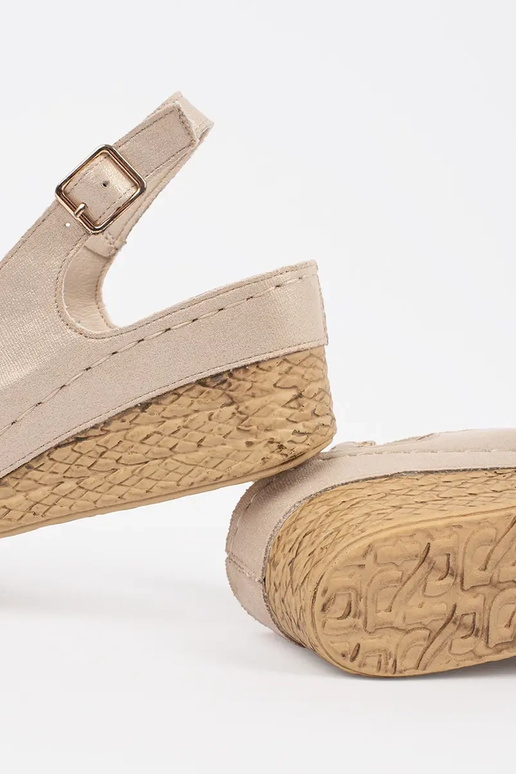 Pieskové dámske sandále na nízkej...