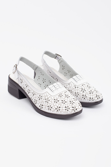 biele sandále s... 2