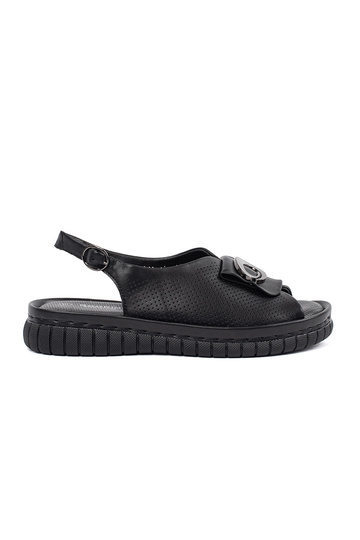 Elegantné čierne sandále z...