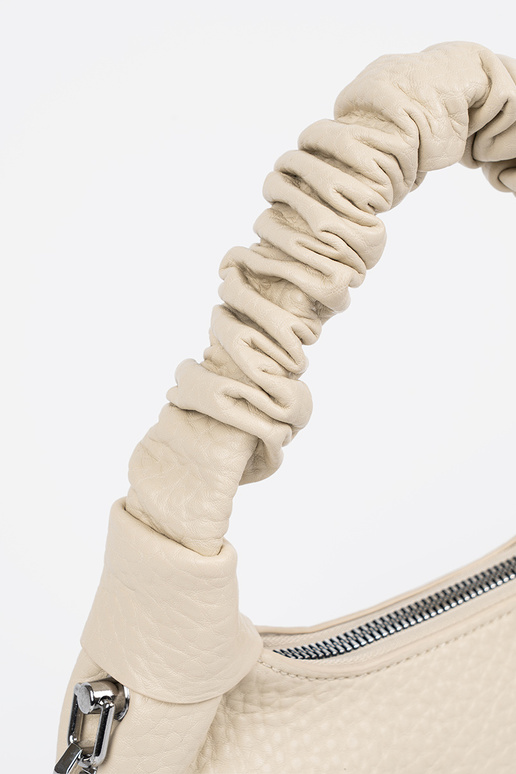 Modrá kabelka s dekoratívnym šálom