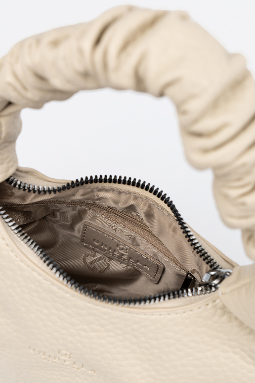 Modrá kabelka s dekoratívnym šálom