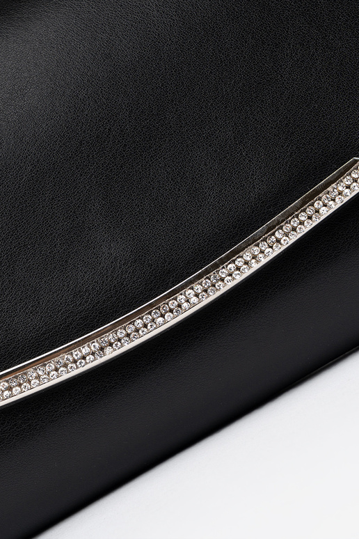 Čierna taška s reťazou