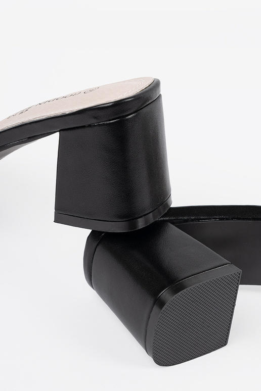 Dámske čierno-biele šľapky na...